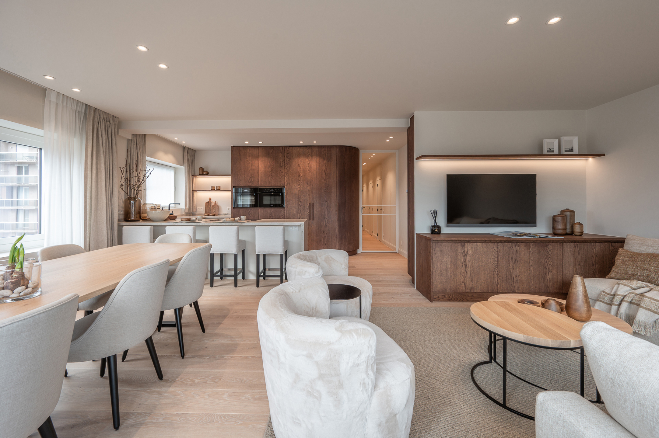 HOEKAPPARTEMENT, volledig gemeubileerd, vlakbij de Zeedijk.. - foto 1