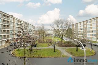 Ruim en lichtrijk appartement met groot terras en uniek uitzicht Dit kwaliteitsvolle en ruime appartement met één slaapkamer is gelegen in de...