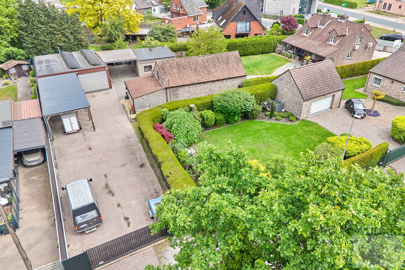 Ruim magazijn met woning - foto 4