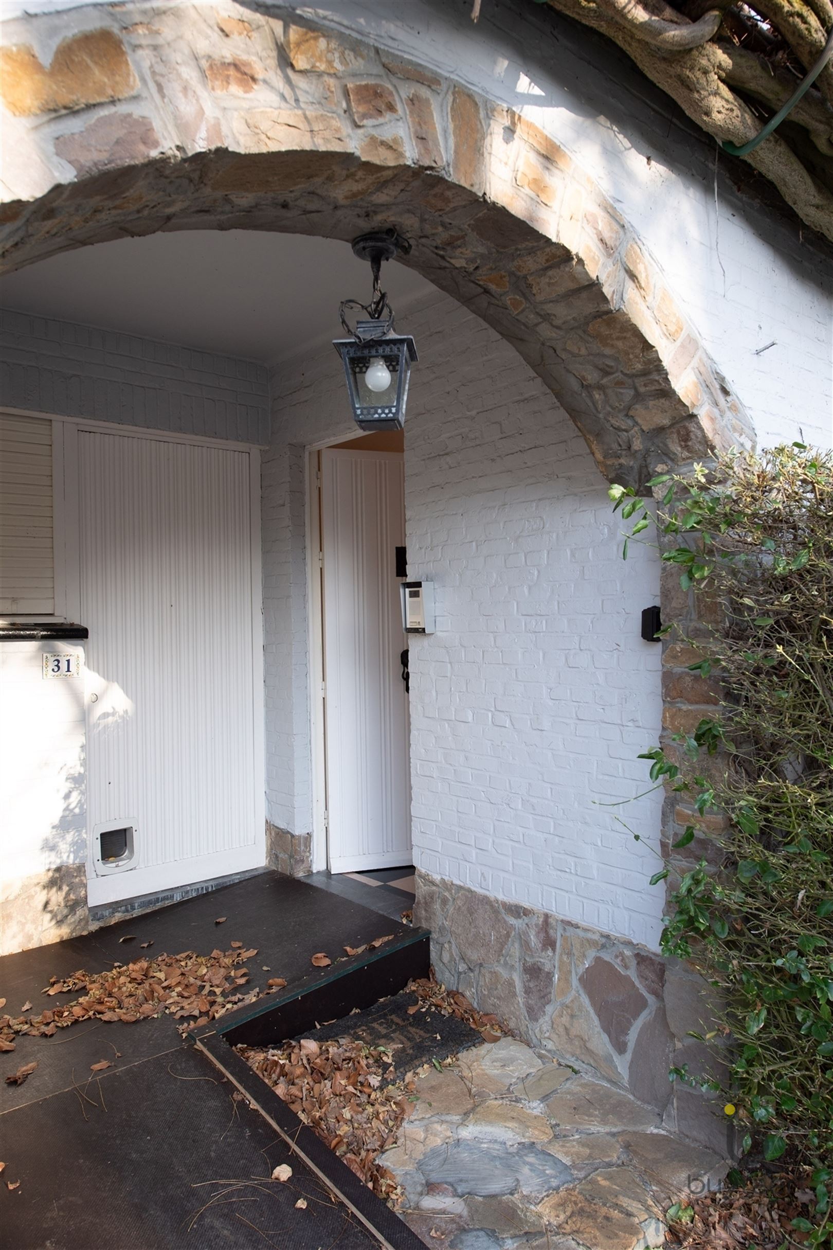 Veel renovatiepotentieel in ruime rustig gelegen familiewoning midden in het groen! - foto 4