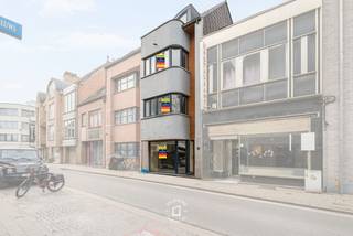 Op een strategische ligging in Aalst, vlakbij het Kannunik Colinetplein, bevindt zich deze interessante opbrengsteigendom bestaande uit...