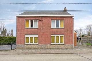 enaken: te renoveren woning te koop in KortenakenBent u op zoek naar een woning die u volledig naar eigen smaak kan renoveren?Dan is deze woning in...