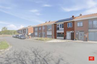 In een rustige wijk, op het einde van een doodlopende straat, bevindt zich deze energiezuinige woning. Het pand werd gebouwd in 1977 en...