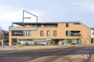 Instapklare, moderne penthouse-duplex met overvloedige lichtinval, garage en bergingGelegen op de bovenste verdieping van een verzorgd gebouw met...