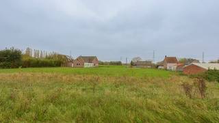 Deze 2 mooie bouwpercelen van respectievelijk 1087m² (verkocht) en 1035m² bieden een unieke kans om uw droomwoning te realiseren, op een...