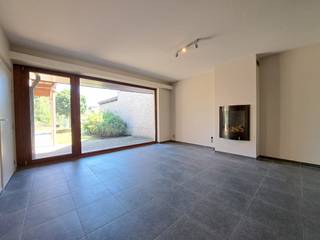 Deze perfect onderhoud gesloten bebouwing te Lommel heeft maar liefst een bewoonbare oppervlakte van +/- 160 m². Dit pand heeft o.a. een...