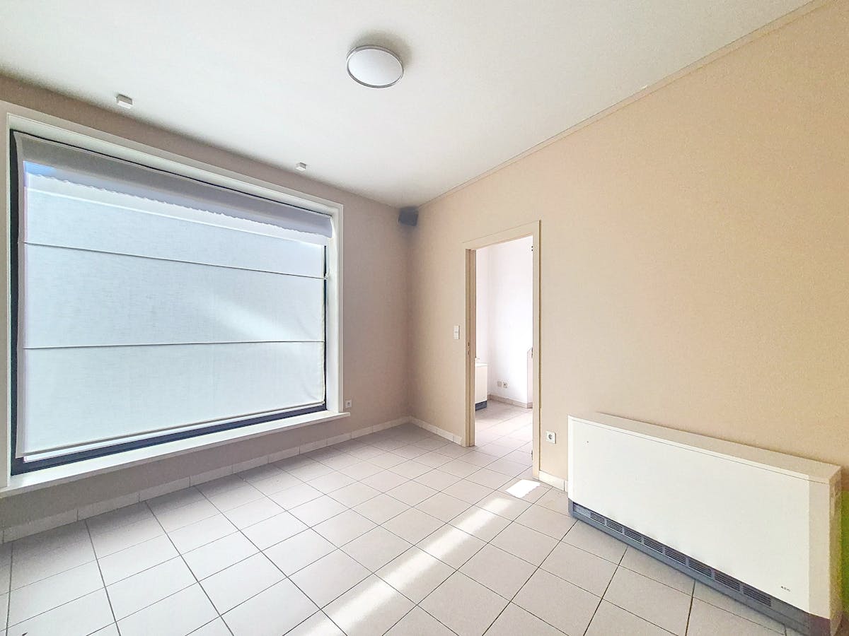 Easily accessible office (70 m²) for rent in the center of Drongen - photo 4