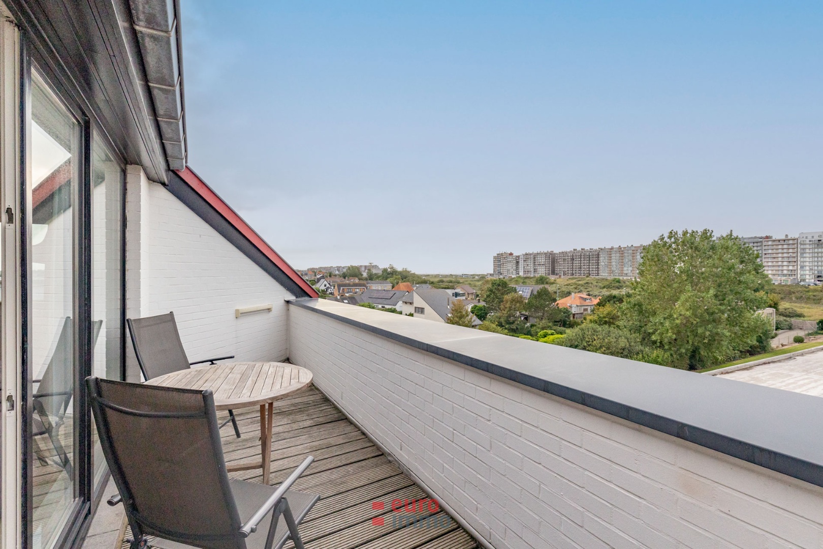 Zalig gelegen appartement met 2 slaapkamers in een zéér rustig domein tussen Westende en Middelkerke, op 300m van de zee en het zandstrand. - foto 3