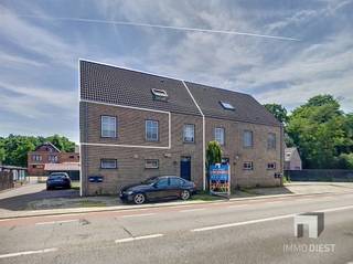Triplex appartement met 2 slaapkamers in Ham – ideale thuis of als investering!Ontdek dit praktische en goed gelegen triplex appartement in Ham met...