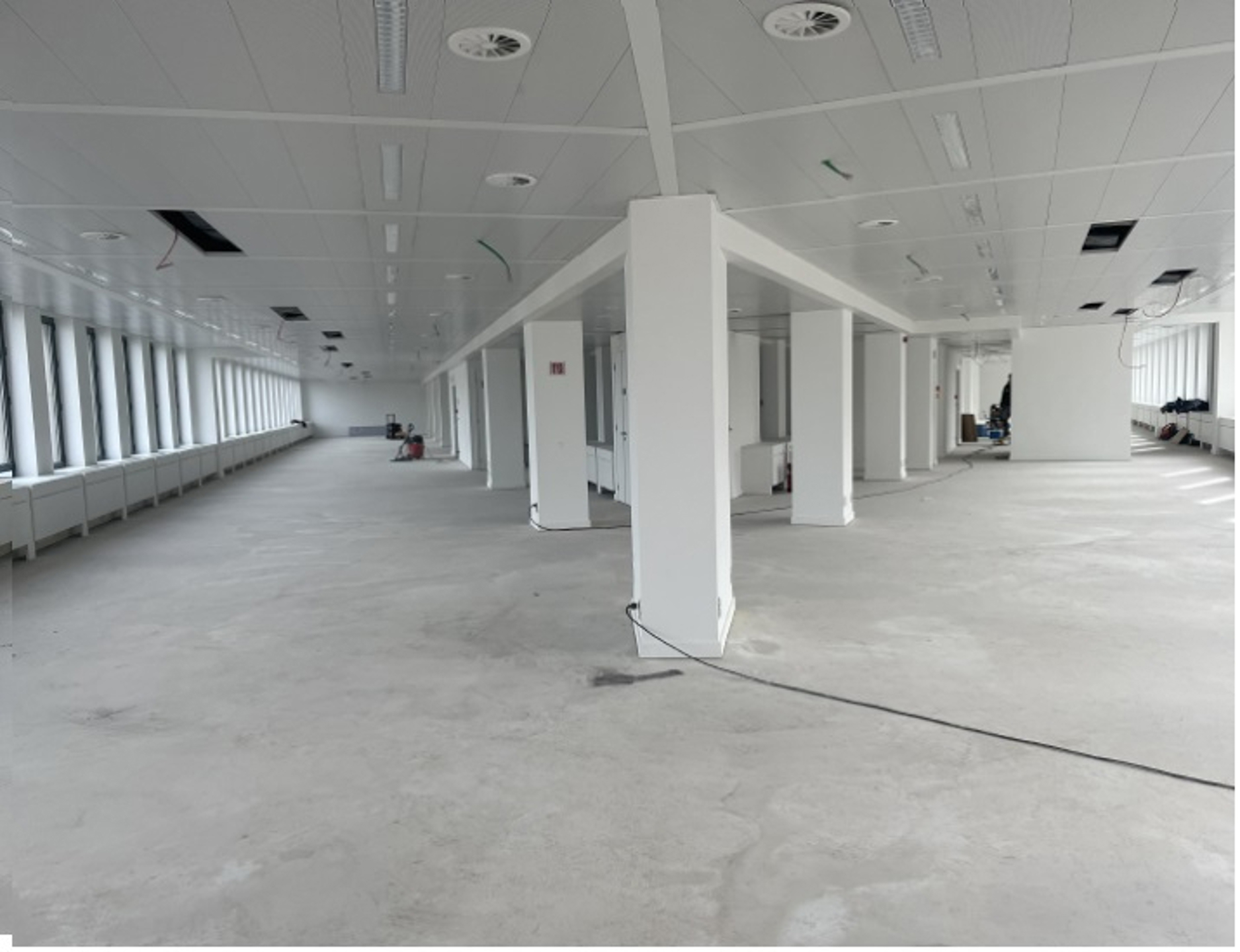 Gerenoveerde kantoren aan de kleine ring van Brussel. - foto 3