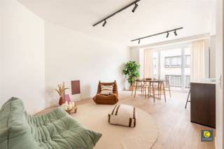 Stijlvol gerenoveerd 2-slaapkamerappartement met zonnig terras te Berchem - HarmonieOntdek dit prachtig gerenoveerde appartement van 95 m² met een...