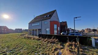 Deze praktische handelsruimte, bruikbaar voor verschillende doeleinden, vindt u naast de Maaseikerbaan in Opitter - Bree.Tot hiertoe heeft het pand...