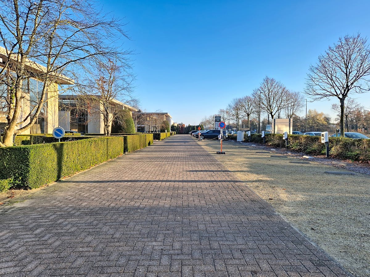 Kantoren (132 m²-174 m²) aan Kortrijksesteenweg in Sint-Martens-Latem - foto 1