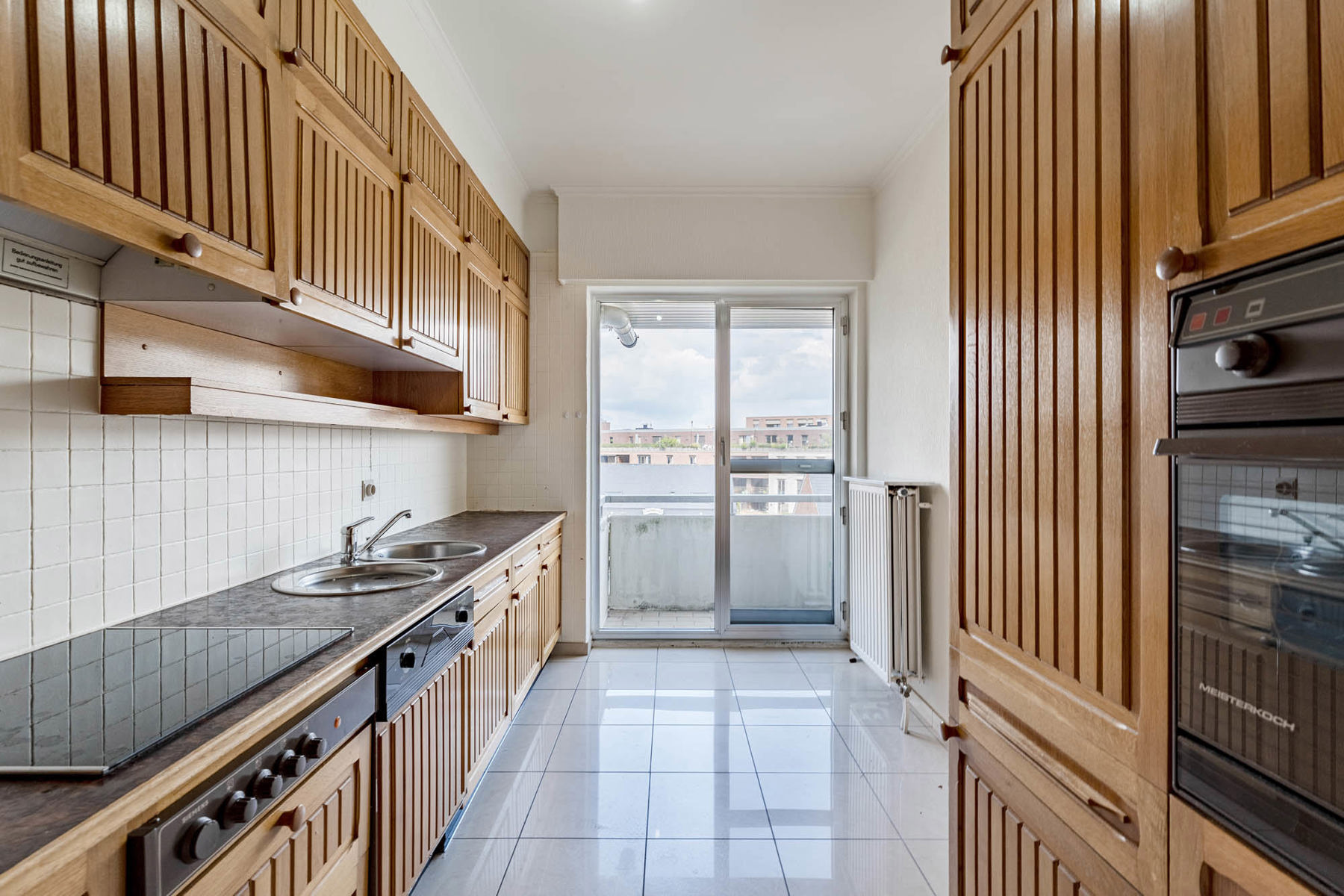 Ruim appartement mét ondergrondse garage en kelderberging - foto 5