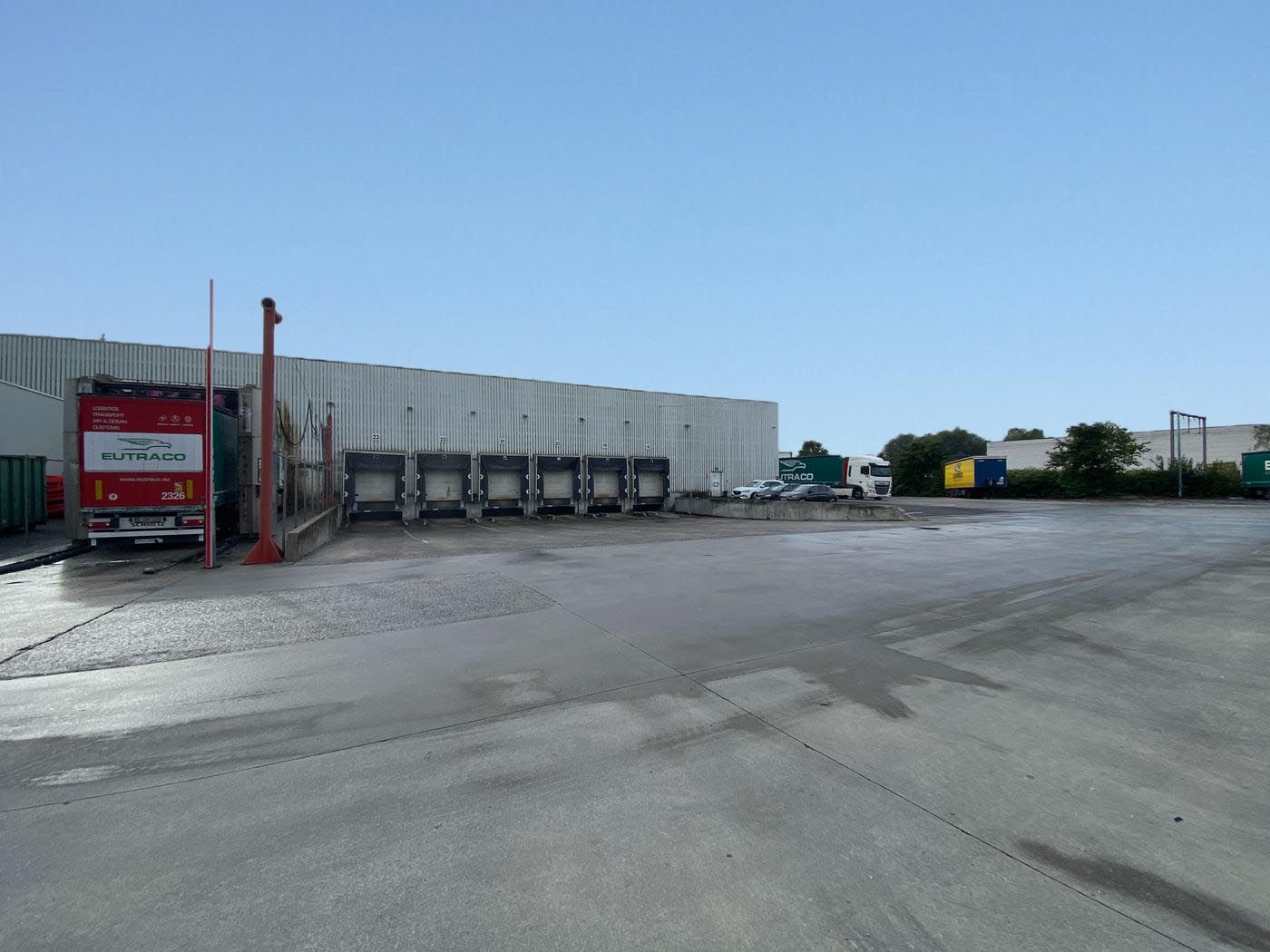 2.500 m² magazijn met laadkades in Roeselare - foto 1