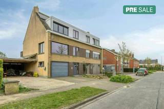 Gelegen in een doodlopende straat, combineert deze woning een uitzonderlijke rust met de onmiddellijke nabijheid van alle essentiële...