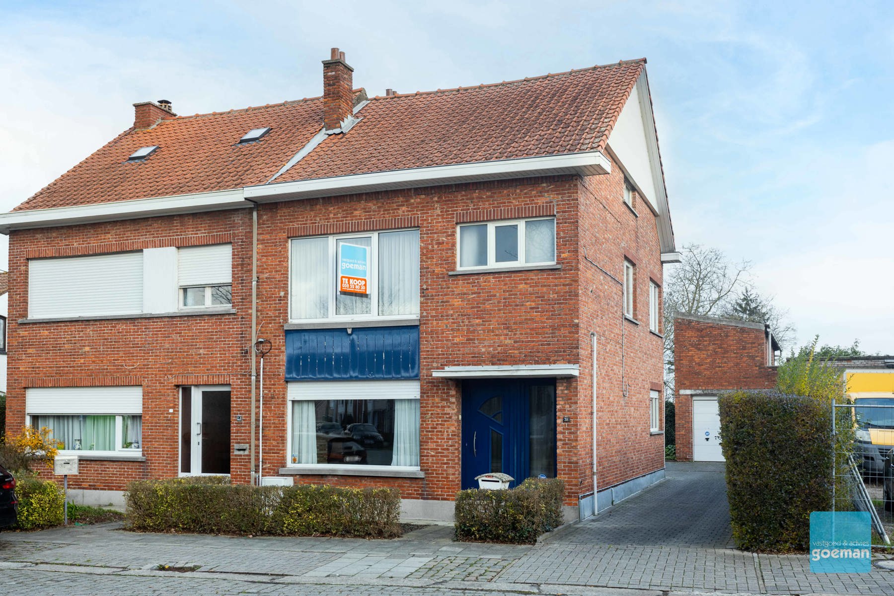 Te renoveren woning met 3 slaapkamers en mooie tuin te Zele! - foto 1