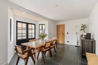 <p>TE KOOP: Knap gerenoveerde woning met 3 à 4 SLK op een perceel van 795 m²!<br /><br />Deze ruime gezinswoning werd de voorbije jaren grondig gerenoveerd met oog voor comfort, kwaliteit en energiezuinigheid (dankzij de uitgevoerde werken: zonnepanelen, isolatie, hoogrendementsbeglazing en centrale verwarming).<br /><br />Gelegen op een mooi perceel van 795 m² geniet u hier van rust, ruimte en een volledig omheinde tuin met tal van mogelijkheden.<br /><br />INDELING: Via de inkomhal bereikt u de ruime leefruimte aan de voorzijde van de woning. Centraal bevinden zich de trap, een apart toilet en de toegang tot de kelder. Verder beschikt de woning over een gezellige zithoek en een open keuken met hoogwaardige toestellen en kwalitatieve afwerking.<br />Aansluitend bevindt zich een praktische sas met toegang naar buiten en voorzieningen voor een wasmachine en droogkast. Op het gelijkvloers is bovendien een stijlvolle badkamer aanwezig, uitgerust met douche, ligbad, toilet en wastafel. Op de eerste verdieping bevinden zich een zeer ruime slaapkamer, een douchekamer met toilet en 2 slaapkamers. Via een vaste trap bereikt u de afgewerkte zolderverdieping, die als masterbedroom kan worden ingericht.<br /><br />Buiten geniet u van een volledig omheinde tuin met onder meer twee zeer ruime carports, een weide en een vijver.<br /><br />Troeven:<br />- grondig gerenoveerde woning<br />- volledig afgewerkte zolderverdieping<br />- zonnepanelen en energiezuinige verbeteringen<br />- conforme elektrische keuring<br />- twee ruime carports<br />- volledig omheinde tuin met weide en vijver<br /><br />Voor wie is dit ideaal?<br />Ideaal voor gezinnen of thuiswerkers die op zoek zijn naar een ruime, instapklare woning met meerdere slaapkamers, een bureau en een grote tuin. Dankzij de recente renovaties geniet u bovendien van hedendaags wooncomfort en een energiezuinige woonst.<br /><br />Te koop via Immo Beguin, jouw vastgoedexpert sinds 2009, met kantoren in Ronse, Waregem, Kortrijk, Deinze, Doornik en Lessines.<br /><br />Bezoek na afspraak via: charlotte@immobeguin.be</p>