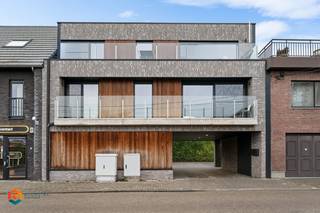 Op deze uitstekende locatie in het centrum van Putte bevindt zich dit energiezuinig appartement met twee slaapkamers en zuidgericht terras in...