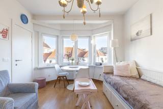 <p>Te koop: stijlvol appartement in de Mariastraat, pal in het centrum van Koksijde en toch rustig gelegen.</p>

<p> </p>

<p>Dit perfect gerenoveerde appartement biedt een comfortabele woonervaring in een bruisende maar rustige omgeving. Gelegen in de toeristische zone, op wandelafstand van winkels, horeca en het openbaar vervoer, combineert het de voordelen van een centrale ligging met de sereniteit van een rustige straat. De indeling is praktisch en gezellig, met één ruime slaapkamer als absolute troef.</p>

<p> </p>

<p>Belangrijkste ruimtes:<br />• Gezellige woonkamer met veel lichtinval<br />• Moderne keuken met alle nodige voorzieningen<br />• Ruime slaapkamer met plaats voor een groot bed en kasten<br />• Badkamer met douche en wastafel<br />• Apart toilet<br />• Inkomhal die toegang geeft tot alle ruimtes</p>

<p> </p>

<p>Troeven:<br />• Perfect gerenoveerd<br />• Pal in het centrum en toch rustig gelegen<br />• 1 ruime slaapkamer</p>

<p> </p>

<p>Neem vandaag nog contact op met je ERA-makelaar voor een bezoek.<br />058 51 23 23 of op christian@eraservimo.be</p>

<p> </p>

<p>JOUW DROOMAPPARTEMENT. ZO GEVONDEN!</p>