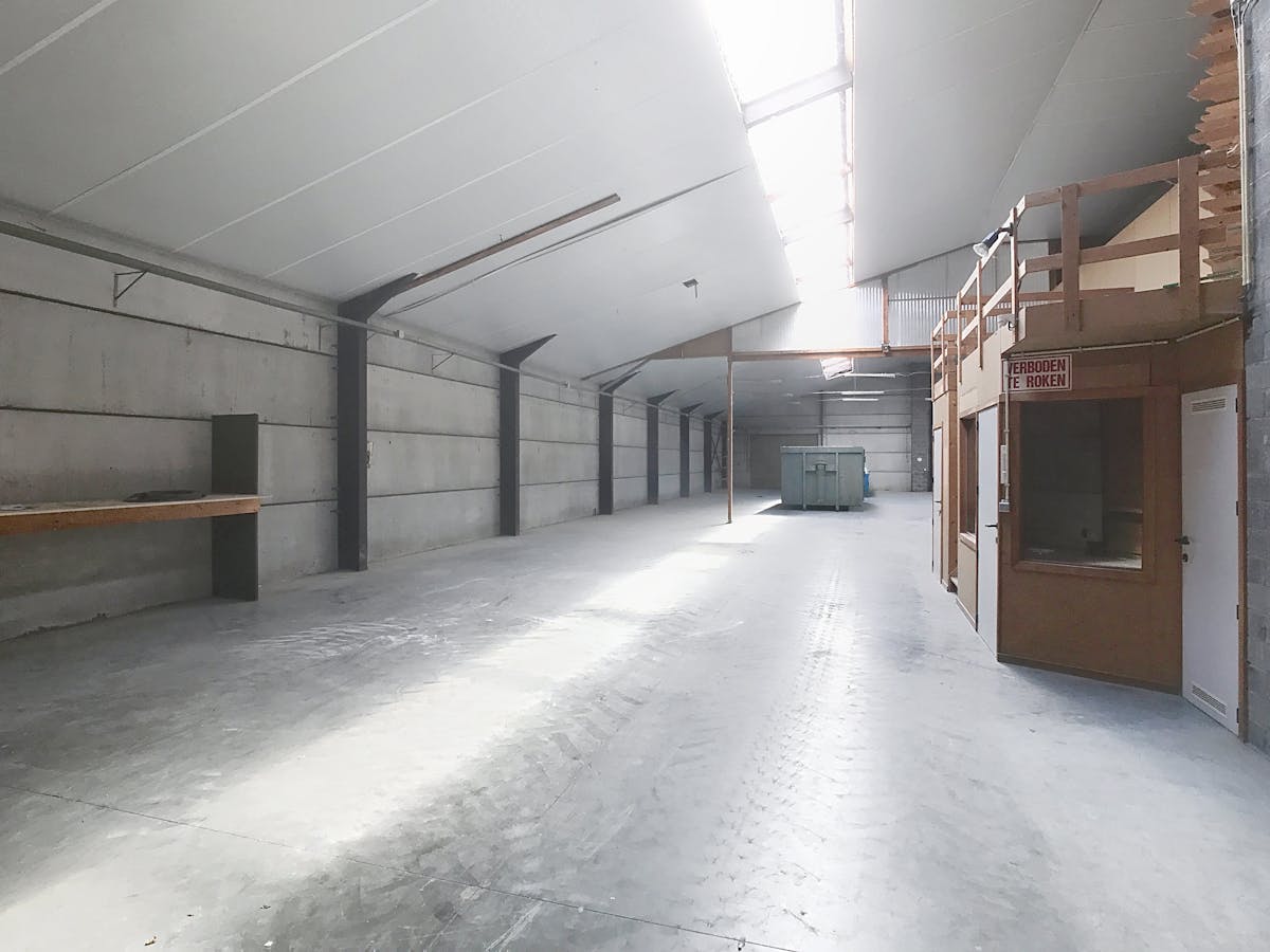 Entrepôt d'environ 681 m² avec maison à louer à Dadizele - photo 4