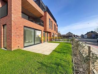 Prachtig nieuwbouwappartement te koop in Wachtebeke.Dit energiezuinige BEN-appartement (Bijna-EnergieNeutraal) biedt een bewoonbare oppervlakte van...