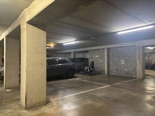 Dubbele parkeerplaats (in cascade) op zeer gewilde locatie aan het Eilandje. De ingang van de parking bevindt zich aan de Oude...