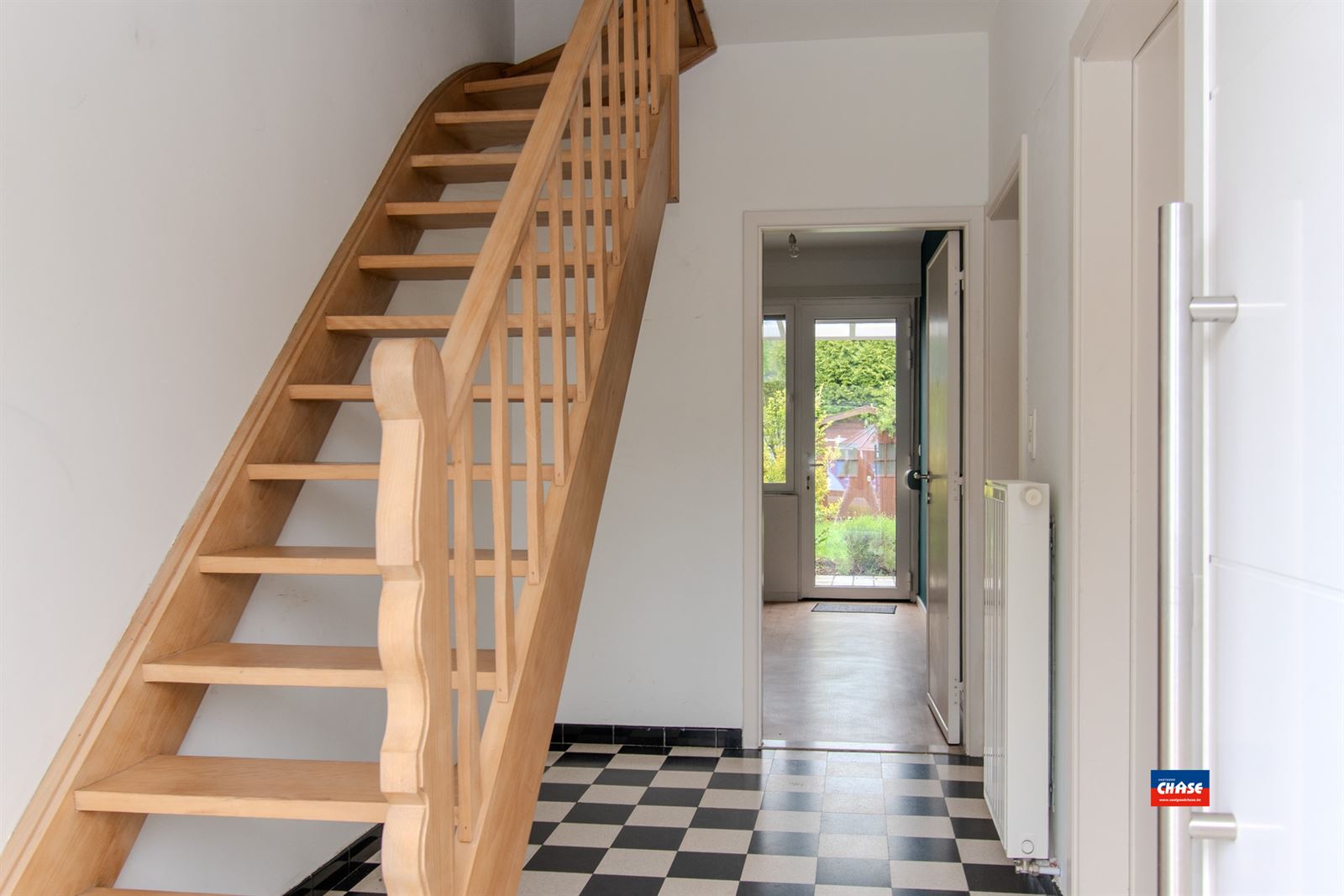 Bel-étage met 2 slaapkamers, garage en tuin - foto 2