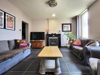 ZAT 14/3– 1STE BEZOEKDAG OP AFSPRAAK 0488.85.81.84 Ruime en karaktervolle gezinswoning op een perceel van 480 m² met zuidoostgerichte tuin,...