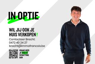 Bent u op zoek naar een instapklare woning te koop in Zarren (Kortemark) met een centrale ligging, 3 slaapkamers en de mogelijkheid tot gelijkvloers wonen? Dan is deze energiezuinige gezinswoning precies wat u zoekt.<br /><br />Deze charmante woning bevindt zich in het centrum van Zarren, een deelgemeente van Kortemark, en geniet van een uitstekende bereikbaarheid. Winkels, bakker, slager, supermarkt, school en openbaar vervoer bevinden zich op wandelafstand. Dankzij deze topligging woont u rustig én toch dichtbij alle dagelijkse voorzieningen.<br /><br />Bij het betreden van de woning komt u terecht in een lichtrijke leefruimte met een warme en gezellige uitstraling. Aansluitend vindt u de moderne, volledig uitgeruste keuken met kwalitatieve toestellen en voldoende opbergruimte — ideaal voor wie houdt van comfortabel wonen en gezellig tafelen.<br /><br />Een absolute meerwaarde is de aanwezigheid van een slaapkamer en badkamer op het gelijkvloers. Hierdoor is gelijkvloers wonen perfect mogelijk en is de woning geschikt voor levenslang wonen, senioren of mensen die extra wooncomfort wensen. Verder beschikt het gelijkvloers over een praktische berging, wasruimte en directe toegang tot de tuin.<br /><br />Op de eerste verdieping bevinden zich nog twee volwaardige slaapkamers en een extra polyvalente ruimte die perfect kan ingericht worden als bureau, dressing, hobbyruimte of speelkamer.<br /><br />Interesse? Plan vandaag nog uw bezoek en ontdek deze instapklare woning!<br /><br />Enkele foto’s werden digitaal gevisualiseerd met AI om het potentieel van de woning en tuin beter weer te geven.<br /><br />