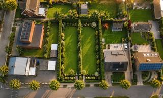 <p><strong>Bouwgrond van ca. 515 m² op rustige toplocatie in Oud-Turnhout</strong><br /><br />Bent u op zoek naar een bouwgrond waar u vandaag al kunt investeren in uw toekomst en morgen uw droomwoning kunt realiseren? Dan biedt dit perceel van ca. 515 m² in de geliefde Augustijnenstraat een unieke kans.<br /><br />Gelegen in een rustige en residentiële woonomgeving bevindt deze bouwgrond zich in een buurt waar gezinnen zich thuis voelen. De omgeving wordt gekenmerkt door verzorgde woningen, weinig doorgaand verkeer en een aangename combinatie van rust, groen en bereikbaarheid.<br /><br />Voor jonge gezinnen is dit een bijzonder interessante locatie. In de directe omgeving bevinden zich verschillende scholen, kinderopvangmogelijkheden en buitenschoolse activiteiten. Zo liggen onder meer Elementary Zwaneven en GBS SALTO in de gemeente, terwijl ook kinderopvangvoorzieningen zoals Kinderdagverblijf Het Bengelbos i-mens en Kinderdagverblijf ‘t Kroontje locatie Oud-Turnhout vlot bereikbaar zijn.<br /><br />Ook op vlak van vrije tijd heeft Oud-Turnhout veel te bieden. Sportclubs, recreatiemogelijkheden en een uitgebreid aanbod aan jeugdactiviteiten zorgen ervoor dat kinderen kunnen opgroeien in een actieve en gezonde omgeving. De gemeente investeert bovendien sterk in buitenschoolse opvang en activiteiten voor gezinnen. Dagelijkse voorzieningen bevinden zich eveneens binnen handbereik. Winkels voor de dagelijkse boodschappen zoals Colruyt, Albert Heijn - Oud-Turnhout en Lidl bevinden zich op korte afstand van het perceel.<br /><br />De beschikbare bouwvoorschriften bieden ruimte om een hedendaagse gezinswoning te realiseren met aandacht voor comfort, energiezuinigheid en duurzaamheid. Denk aan een ruime leefruimte met zicht op de tuin, een thuiskantoor, meerdere slaapkamers, garage en voldoende parkeergelegenheid op eigen terrein. Ook technieken zoals warmtepompen, zonnepanelen en regenwaterrecuperatie kunnen perfect geïntegreerd worden binnen een toekomstgerichte woonvisie.<br /><br />Wat deze bouwgrond extra aantrekkelijk maakt, is dat u niet onmiddellijk hoeft te bouwen. U kunt vandaag investeren in een kwalitatieve locatie en uw bouwproject rustig voorbereiden voor de komende jaren. Hierdoor combineert dit perceel zowel woonkwaliteit als investeringspotentieel.<br /><br />Oud-Turnhout staat bovendien bekend om zijn groene omgeving, uitgebreide fiets- en wandelmogelijkheden en hoge leefkwaliteit. De gemeente scoort sterk op toegankelijk groen en recreatiemogelijkheden, wat bijdraagt aan een aangename woonomgeving voor jong en oud.<br /><br />Met een perceelbreedte van 12 meter en een diepte van ongeveer 42,70 meter vormt dit perceel de ideale basis voor een ruime gezinswoning met inpandige garage en aangename tuin. De goedgekeurde verkavelingsvoorschriften voorzien ruime bouwmogelijkheden. Zo kan een woning worden gerealiseerd met 2 bouwlagen, een bouwdiepte tot circa 17 meter en een vrije dakvorm. Achteraan het perceel kan bijkomend een bijgebouw worden opgericht tot maximaal 40 m².</p><p><strong>Troeven:</strong><br />✔ Bouwgrond voor halfopen bebouwing<br />✔ Oppervlakte: 513 m²<br />✔ Straatbreedte: 12 m<br />✔ Perceeldiepte: ca. 42,70 m<br />✔ Geschikt voor ruime gezinswoning<br />✔ Inpandige garage voorzien<br />✔ Bijgebouw mogelijk tot 40 m²<br />✔ Rustige residentiële ligging<br />✔ Nabij winkels, scholen en openbaar vervoer<br />✔ Goede bereikbaarheid richting Turnhout en E34<br />✔ Geen bouwverplichting via aannemer<br /><br />Bent u op zoek naar een bouwgrond waar rust, gezinsvriendelijkheid, bereikbaarheid en toekomstmogelijkheden samenkomen? Dan is dit perceel zonder twijfel een bezoek waard.<br /> </p><p>Infoplicht: <br />Vg, Wg, Gmo, Gvkr, Vv, P-score: D, G-score: D. <br />Geen dagvaarding uitgebracht. Geen verkooprecht ruimtelijke ordening aanwezig.<br />Niet gelegen in een afgebakende oeverzone of overstromingsgebied. <br />Dit is geen aanbod, alle informatie is onder voorbehoud van materiële vergissingen en/of wijzigingen. <br />De vermelde oppervlaktes zijn louter indicatief.</p>