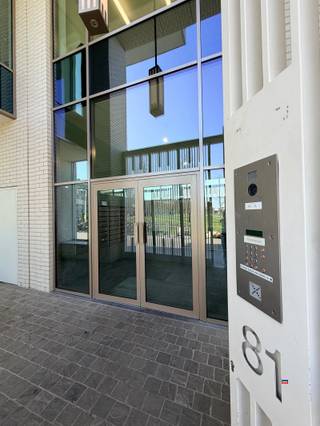 MODERN APPARTEMENT MET TWEE SLAAPKAMERS AAN PARK SPOOR NOORD | GELEGEN OP DE TIENDE VERDIEPING VAN GEBOUW MET LIFT | EPC A |Indeling als volgt:...