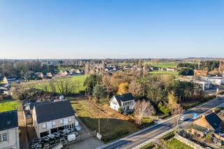 Op een prachtige locatie te Heist-op-den-berg bevindt zich deze bouwgrond van 1.255 m² voor een open bebouwing. U geniet hier van een zeer goede ligging met uitzicht op het achterliggend agrarisch gebied, alsook in de nabijheid van winkels, scholen en het openbaar vervoer. <br /><br />Deze bouwgrond biedt verschillende stedenbouwkundige mogelijkheden. De render geeft een indicatieveweergave van een mogelijke woning volgens de geldende bouwvoorschriften conform de verkaveling (lot 1).<br /><br />Voornaamste bouwvoorschriften:<br />- Bouwgrond voor open bebouwing<br /><span>- Enkel eengezinswoning (met inbegrip van zorgwoning toegelaten).</span><br /><span>- Functies complementair aan het wonen, zoals kantoorfunctie, vrij beroep, dienstverlening, zijn toegelaten.</span><br /><span>- Max. kroonlijsthoogte is 7 m.</span><br /><span>- Dahelling tussen 10° en 60°.</span><br /><span>- Bouwdiepte 17m.</span><br /><span>- Garage in de zijtuinstrook toegelaten.</span><br /><span>- Bijgebouw is toegelaten.</span><br /><br /><span>Dit is een uitstekende opportuniteit als u op zoek bent naar een bouwgrond voor een open bebouwing op een toplocatie. Contacteer ons voor meer informa</span>tie op 0472/22.12.41 of neem een kijkje op www.boonstravastgoed.be . <br /><br />Bijzonderheden:<br />- Perceel = 1.255 m²<br />- Open bebouwing <br />- Prachtige ligging