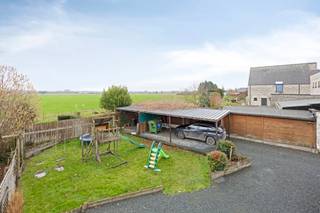 Bent u op zoek naar een eigendom met tal van mogelijkheden op een centrale ligging? Dit pand voor gemengd gebruik, gelegen te Bosstraat 96 in Lombeek, combineert een handelsruimte én een ingericht appartement en biedt daarmee een waaier aan opportuniteiten voor ondernemers en investeerders.

Het gelijkvloers handelspand wordt momenteel uitgebaat als taverne/restaurant en is vrij van gebruik vanaf september. Dankzij de bestaande indeling en zichtbare ligging is dit de ideale locatie voor horeca of een andere commerciële activiteit.

Boven het handelspand bevindt zich een ingericht appartement, wat extra mogelijkheden biedt: eigen bewoning, verhuur of combinatie met de handelsactiviteit.

Het geheel is echter te renoveren, wat u de kans biedt om het pand volledig naar eigen smaak en noden in te richten. Ook bestaat de mogelijkheid tot functiewijziging eensgezinswoning (onder voorbehoud van stedenbouwkundige vergunning).

Gelegen op een ruim perceel met een groene en rustige zone achteraan, geniet u hier van een aangename buitenruimte. De centrale ligging, vlak bij invalswegen, autostrade en station, zorgt bovendien voor een uitstekende bereikbaarheid.

Troeven:

Handelspand (vrij vanaf september)

Ingericht appartement boven de handelsruimte

Ideaal voor combinatie wonen en werken

Ruim perceel met groene achterligging

Centrale, vlot bereikbare locatie

Renovatieproject met veel potentieel

Bent u op zoek naar een eigendom met karakter en mogelijkheden op een strategische ligging? Contacteer ons voor meer informatie of een bezoek ter plaatse.