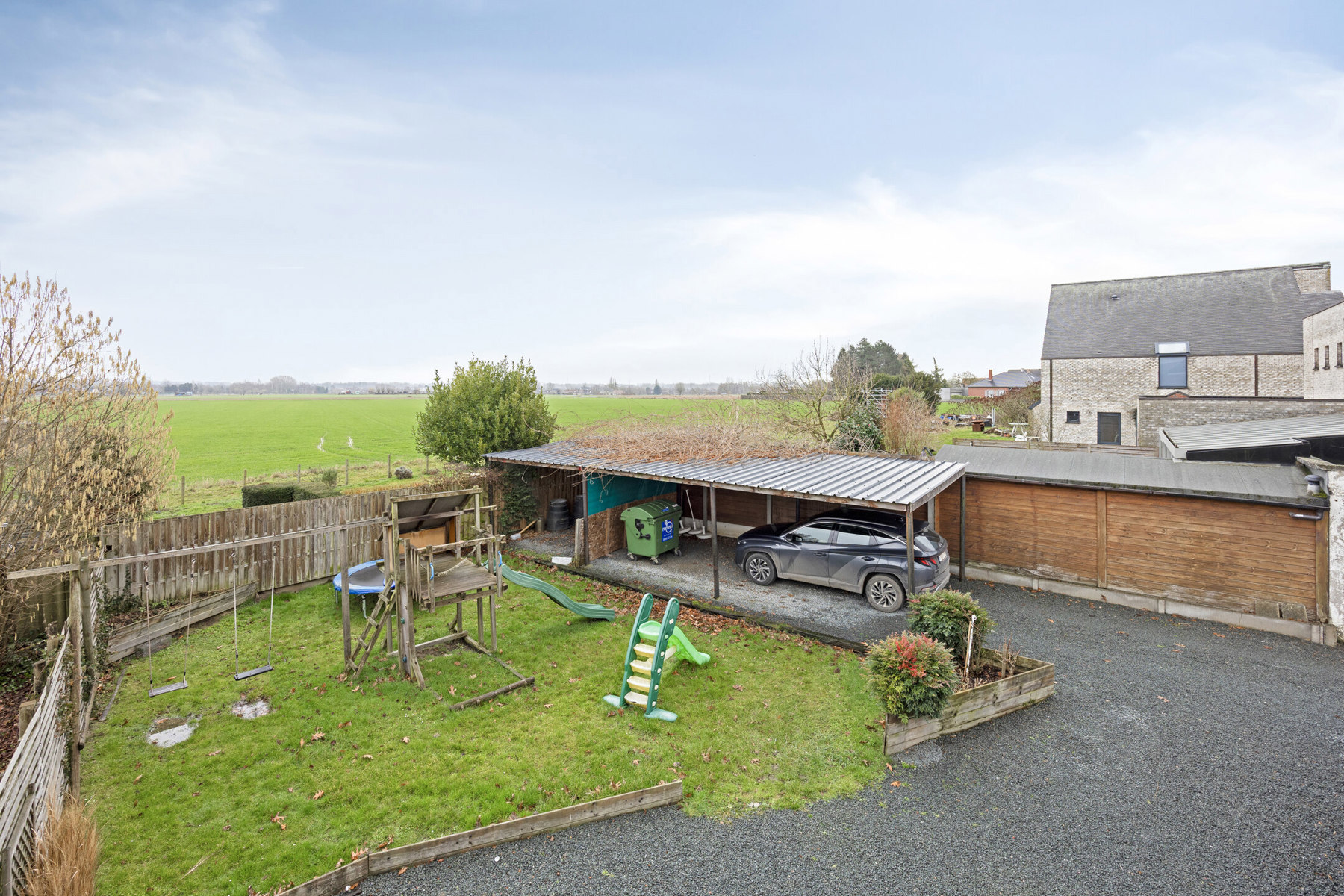 veelzijdig handelshuis met woonst en appartement - foto 2