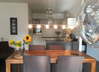 Modern en lichtrijk appartement met terras, 2 ondergrondse autostaanplaatsen en kelderberging.Dit instapklare appartement, gelegen in het mooie...