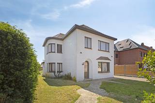 Op zoek naar een instapklare woning met karakter en ruimte? Dan is deze charmante woning op een perceel van 7a57ca misschien precies wat u zoekt...