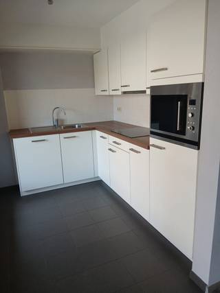 Recent appartement gelegen dicht bij het centrum van Mol Ligging: in een rustige straat dicht bij de verbindingsweg Geel - Lommel en toch op 400...