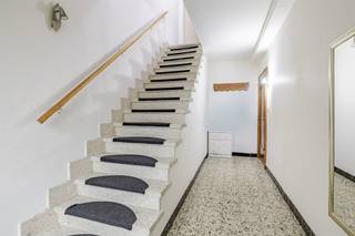 "ABSOLUTE TOPPER" - Afspraak BEZOEKDAG telefonisch via Jari Wante op 0470/21.14.82. Ontdek deze charmante woning op een gunstige ligging in Wetteren,...