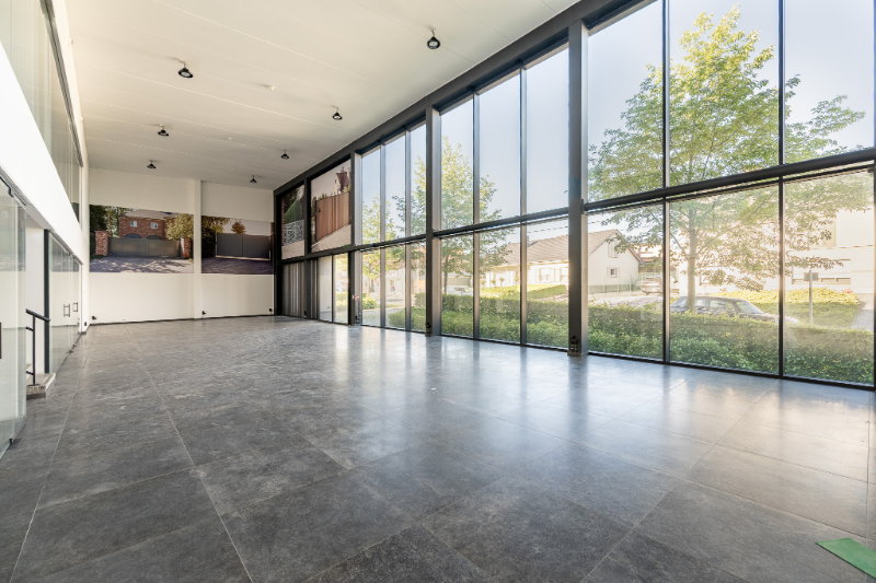 Moderne bedrijfsruimte met kantoren, showroom en loods in Bellegem (bedrijventerrein Emdeka) - photo 4