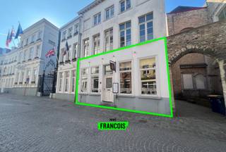 In het commerciële centrum van Brugge vinden we dit over te nemen restaurant terug. Het pand ligt op wandelafstand van De Markt, de winkelstraten,...