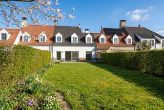 OPENDEUR ZATERDAG 18 APRIL TUSSEN 14U-16UDeze charmante woning (bj 2021) gelegen in de verkaveling ''De Voute'' te Ramskapelle combineert ruimte,...