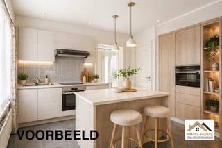 Deze karaktervolle woning ontvangt je in een ruime inkomhal, en zo kom je verder tot in zowel de leefruimte als de keuken. De zithoek en...