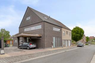 Ruime en goed onderhouden 3-gevelwoning, gelegen in de rustige en kindvriendelijke te Bombardonstraat Liedekerke. Deze woning combineert...