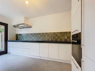 Instapklare woning wandelafstand van het dorpscentrumDeze rustig gelegen ééngezinswoning bevindt zich op wandelafstand van de dorpskern/het centrum...