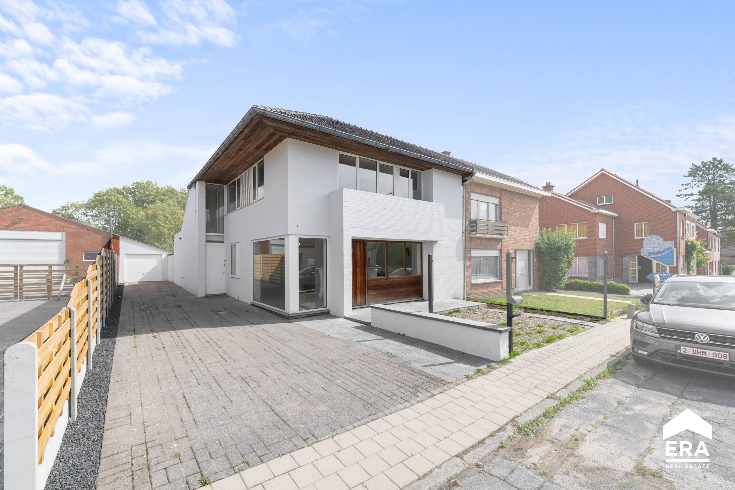 Charmante Halfopen Woning in Zillebeke met Grote Tuin - foto 4