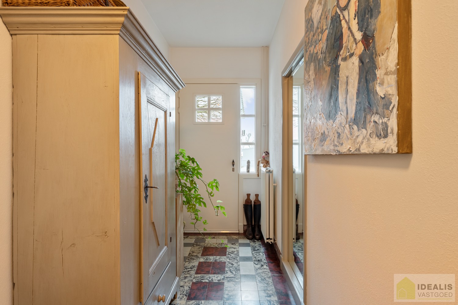 IDEALIS VASTGOED – Prachtige, stijlvolle woning met een aangename 123m² als bewoonbare oppervlakte. De woning omvat een lichtrijke ruime woonkamer voorzien van een pellet kachel en met een prachtige parketvloer dewelke overgaat in de keuken en 3 slaapkame - foto 5