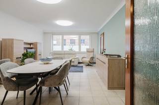 Découvrez cet appartement lumineux au rez-de-chaussée dans la Rekollettenstraat à Courtrai, situé au calme tout en étant à quelques pas...