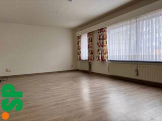 Ruim appartement gelegen in het centrum van Mol.Het appartement heeft de volgende indeling: gang (tegels - inbouwkasten) verder komen we in de ruime...