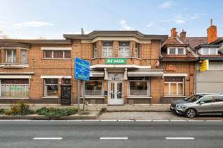 Cette maison commerciale se situe à un emplacement absolument privilégié à Malle, un quartier dynamique où sportifs actifs, amateurs de détente...